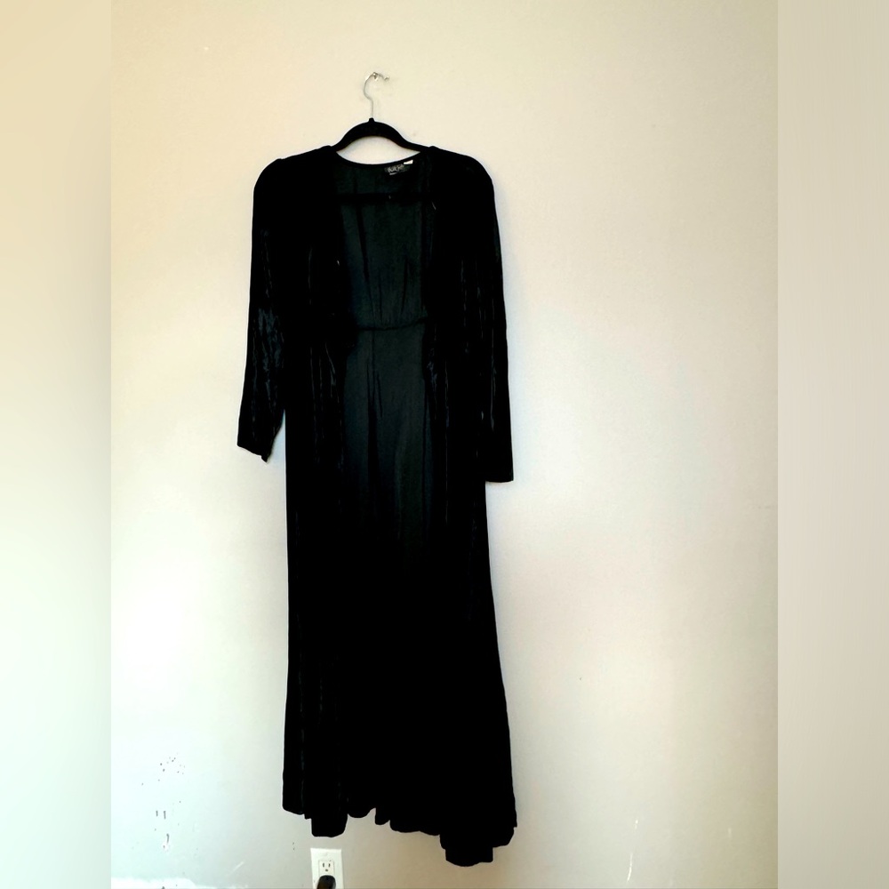 Vintage Velvet Light Weight 90’s Goth Vibes!